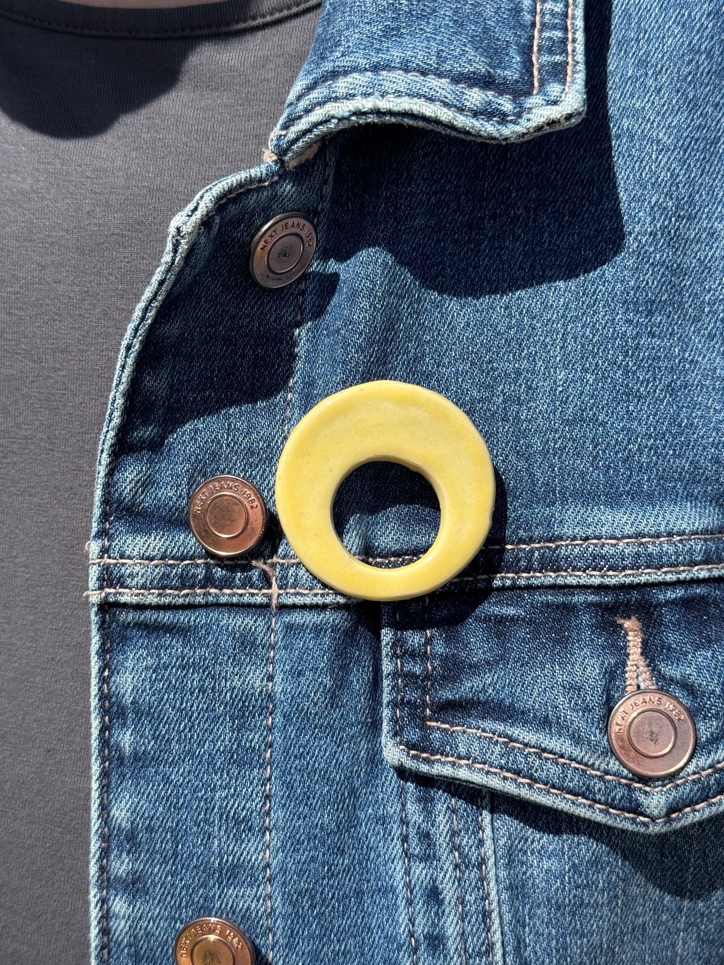 Buttercup Glasses Brooch