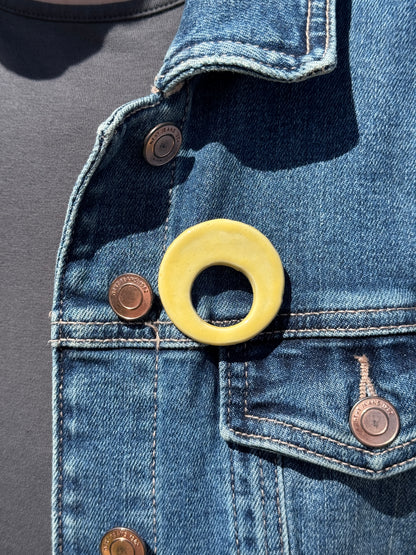 Buttercup Glasses Brooch