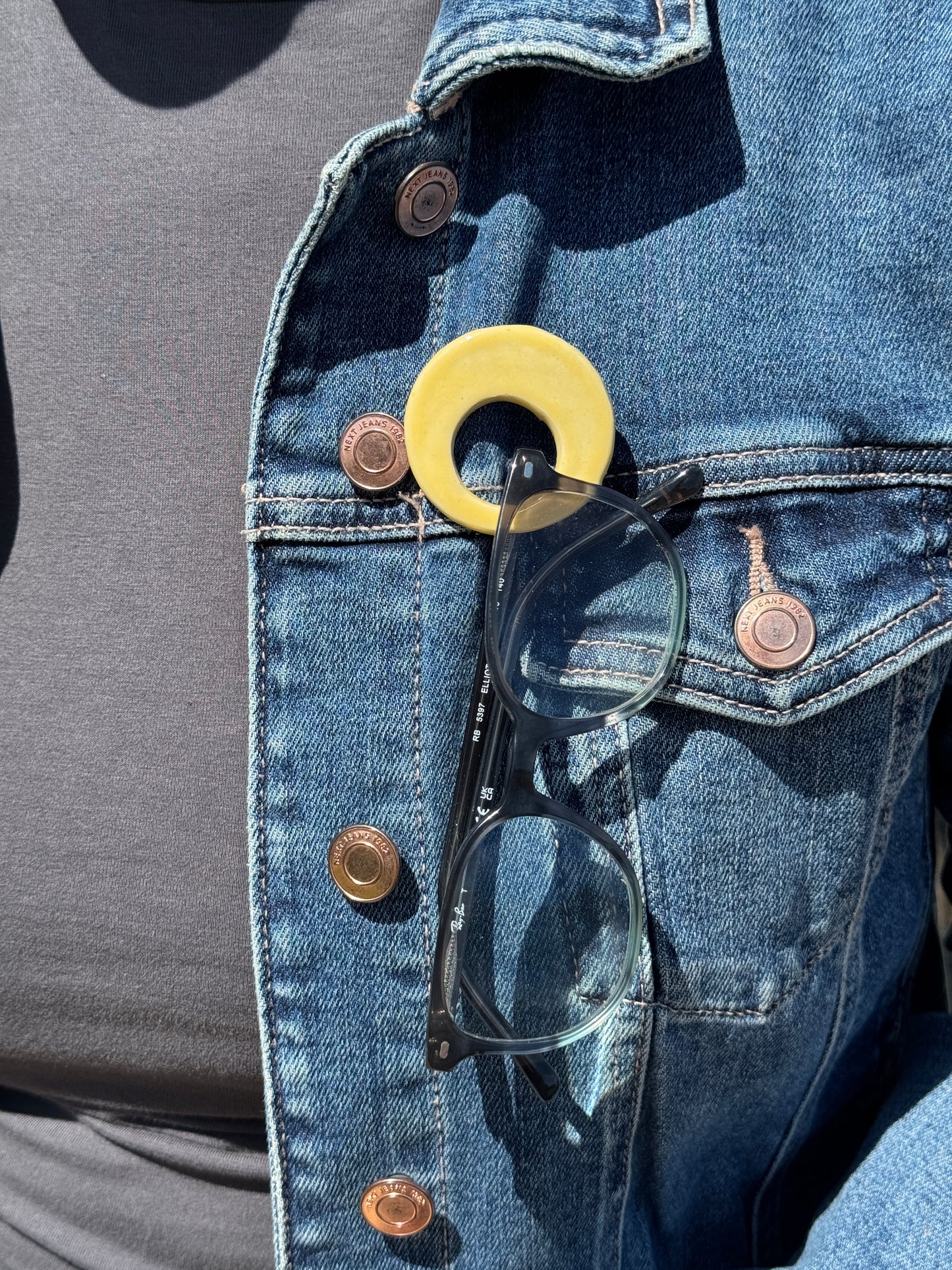 Buttercup Glasses Brooch