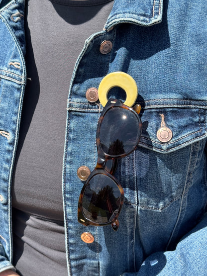 Buttercup Glasses Brooch