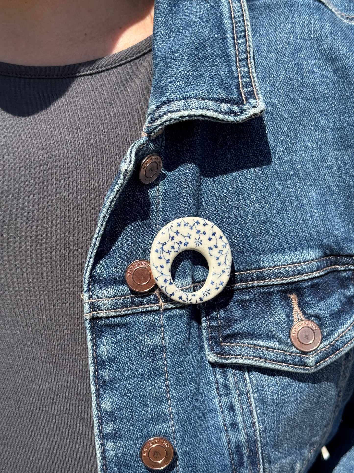 Blue Ditsy Glasses Brooch