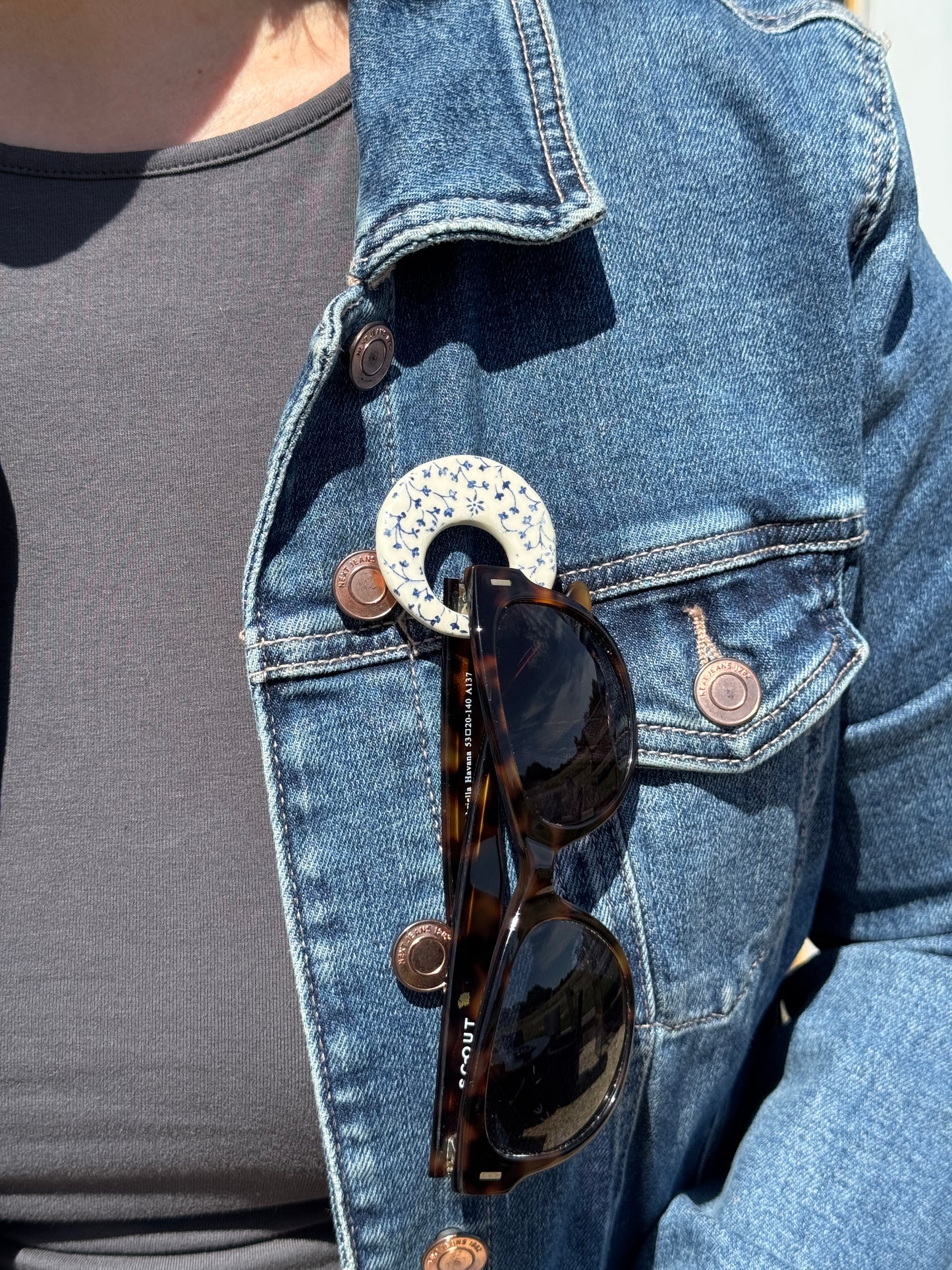Blue Ditsy Glasses Brooch